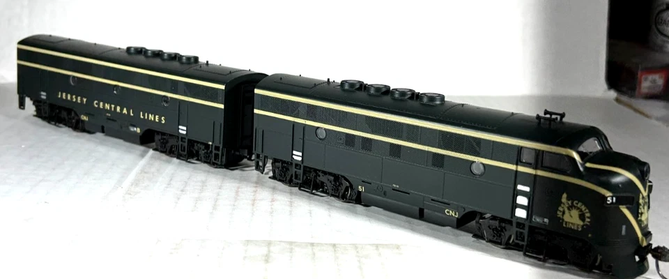 LIFE-LIKE PROTO 1000 HO A-B F3 POWERED LOCOMOTIVE SET JERSEY CENTRAL LINES 31421 - Image 2 of 3