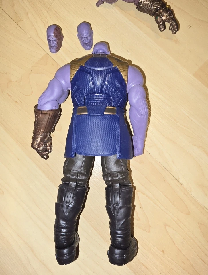 Figura de acción exclusiva de Marvel Legends Avengers Children of Thanos *solo Thanos* Foto 2 de 4