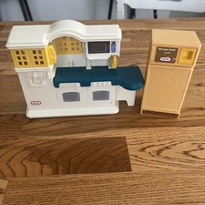 Little Tikes Dollhouse Size Kitchen  Refrigerator
