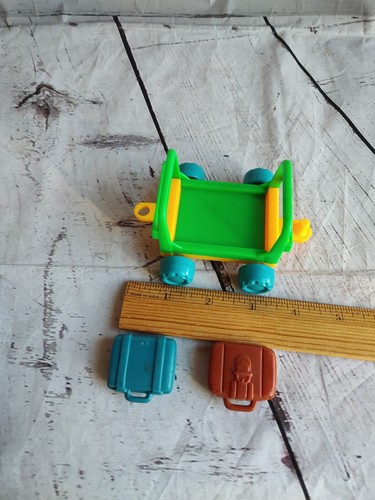 Fisher-Price Little People Airport Cart Wagon Cart With Luggage Toy Hong Kong - Picture 6 of 6