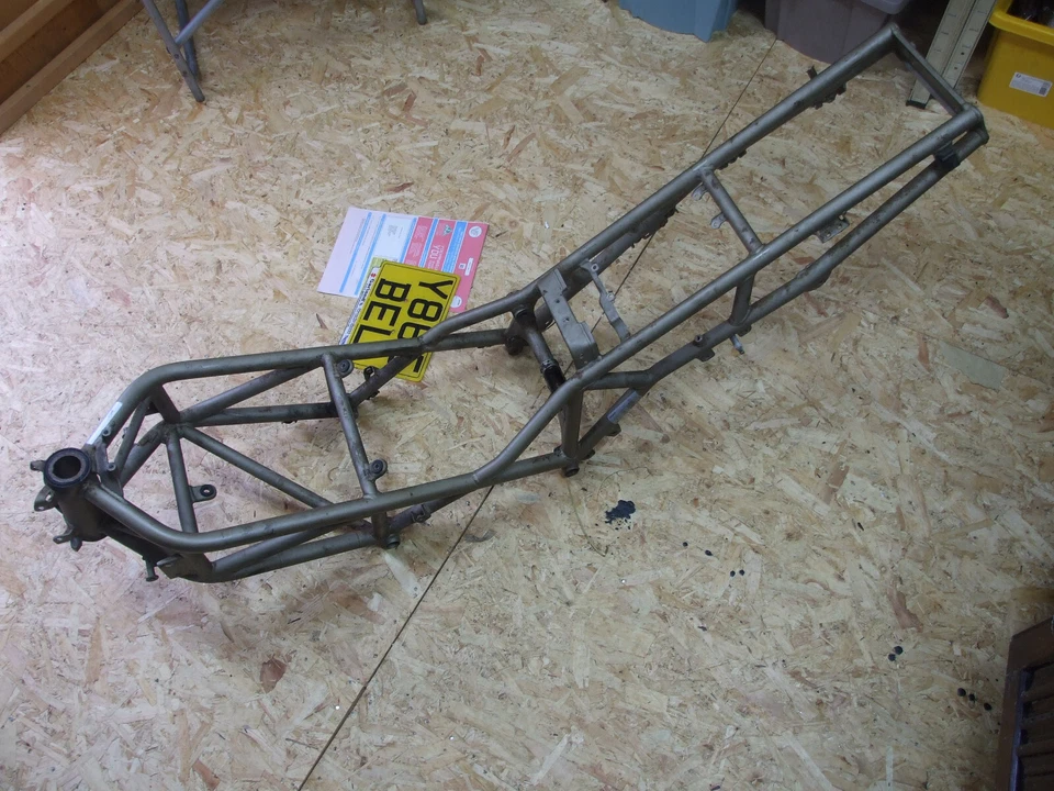 Ducati ST2 944 frame with V5c logbook 2001 Y865BEL 16,125 miles HPI clear - Imagem 3 de 4