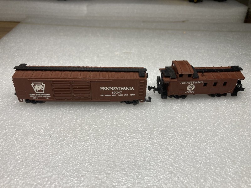 Atlas Pennsylvania RR Double Door Box Car & Caboose (683E9006-11)