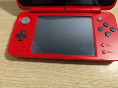 Nintendo 2DS XL Poké Ball Edition Console - Picture 4 of 5