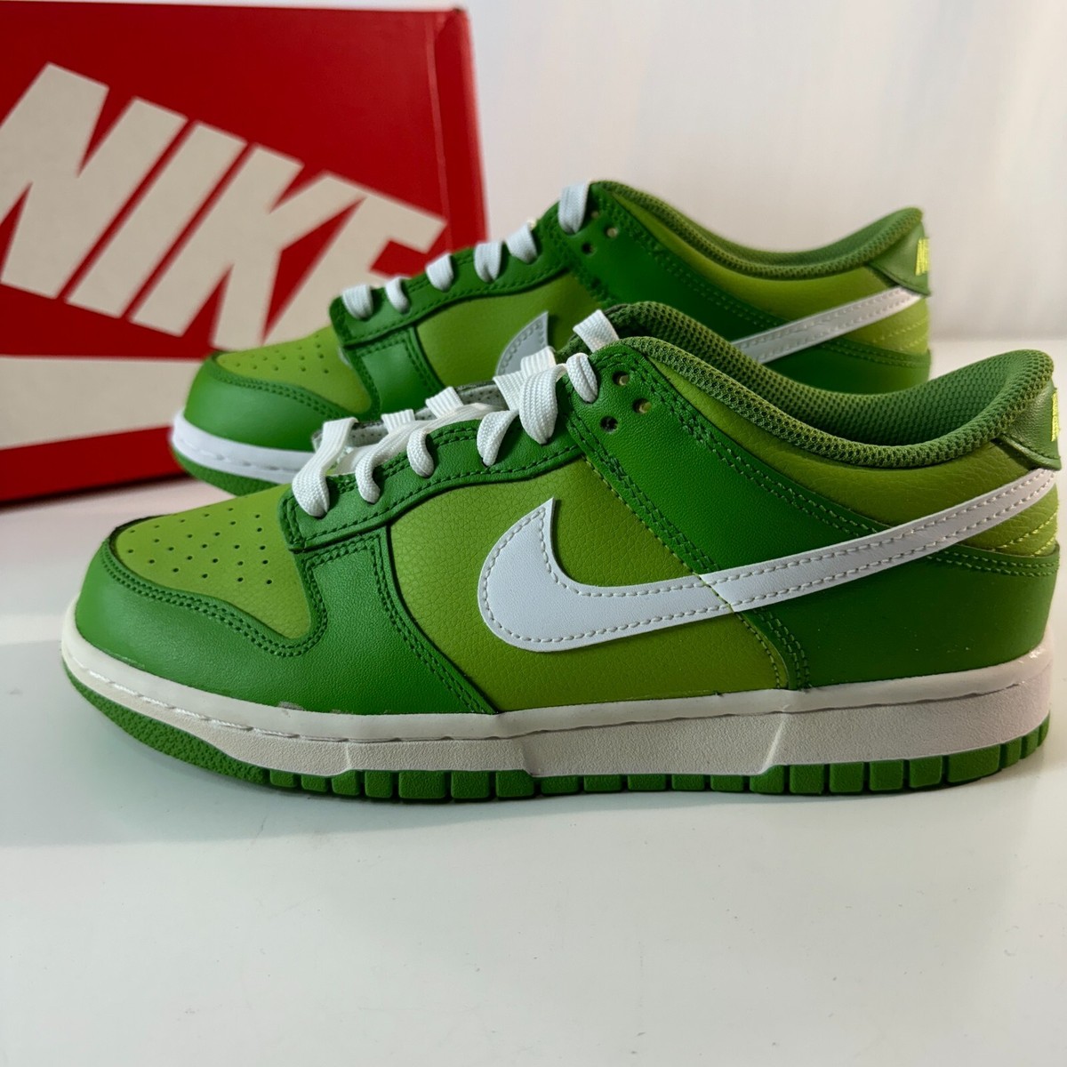 Nike Dunk Low Clorophyll Kermit Green Youth Boys Size 7Y / Womens
