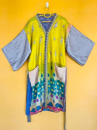 Kimono riciclato assortito, abito kimono indiano seta riciclata, kimono patchwork seta - Foto 3 di 10