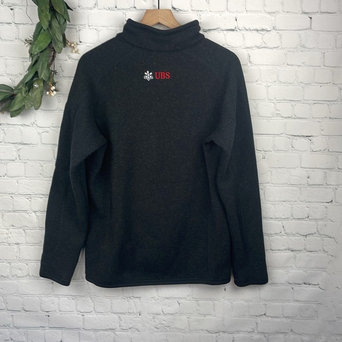 PATAGONIA Better Sweater 1/4 Zip Charcoal Gray Back UBS Logo PATAGONIA Better Sweater 1/4 Zip Charcoal Gray Back UBS Logo