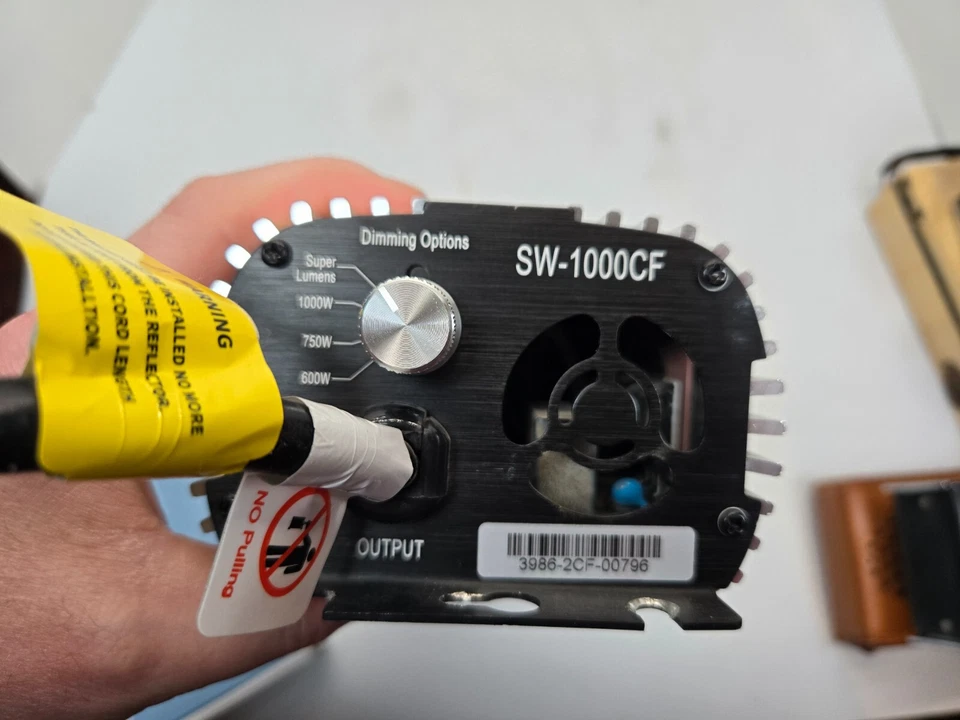 Lastre de luz de crecimiento regulable electrónico Vivosun 1000W SW-1000CF buen estado Foto 2 de 3