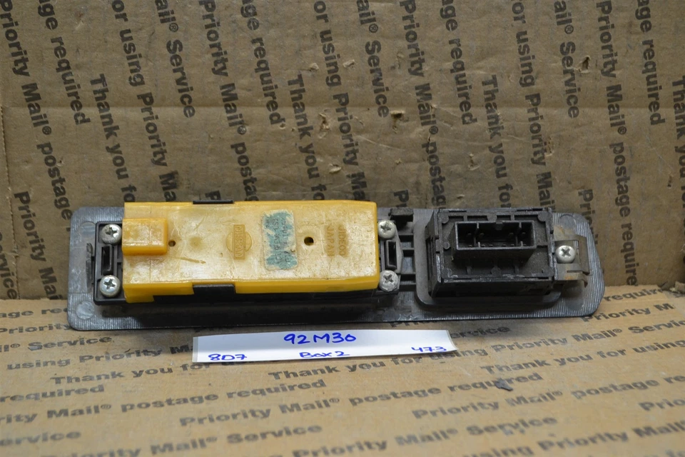 1992 Nissan M30 Master Switch OEM Door Window Lock Box 2 473-8d7 Foto 4 de 4