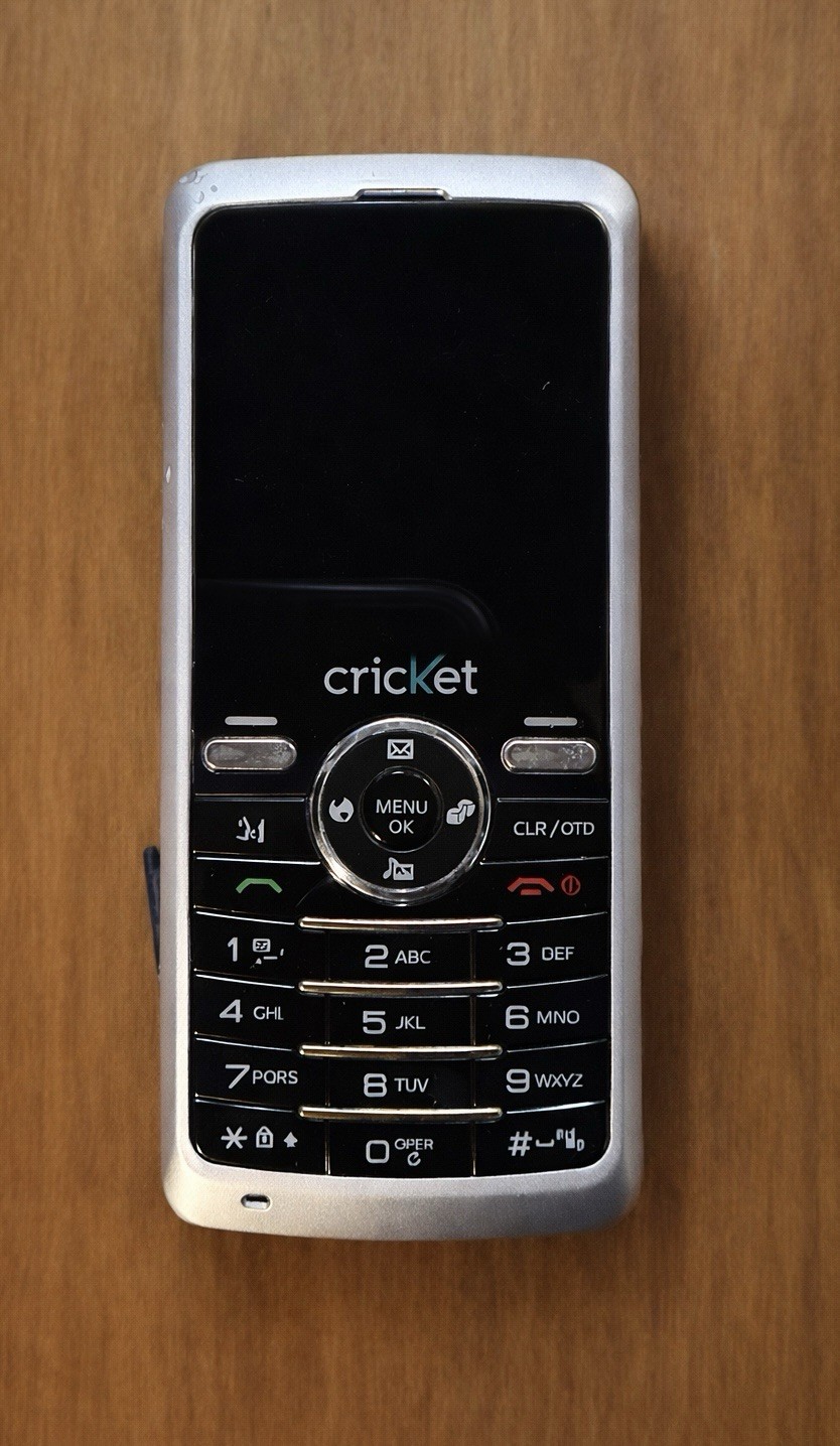 Cricket Wireless Cell Phone Vintage Bar Phone Black Silver P