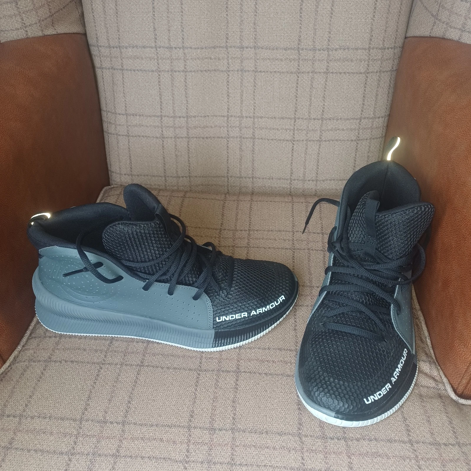 MENS UNDER ARMOUR BLACK/GREY HI-TOP TRAINERS UK SIZE 10 VGC