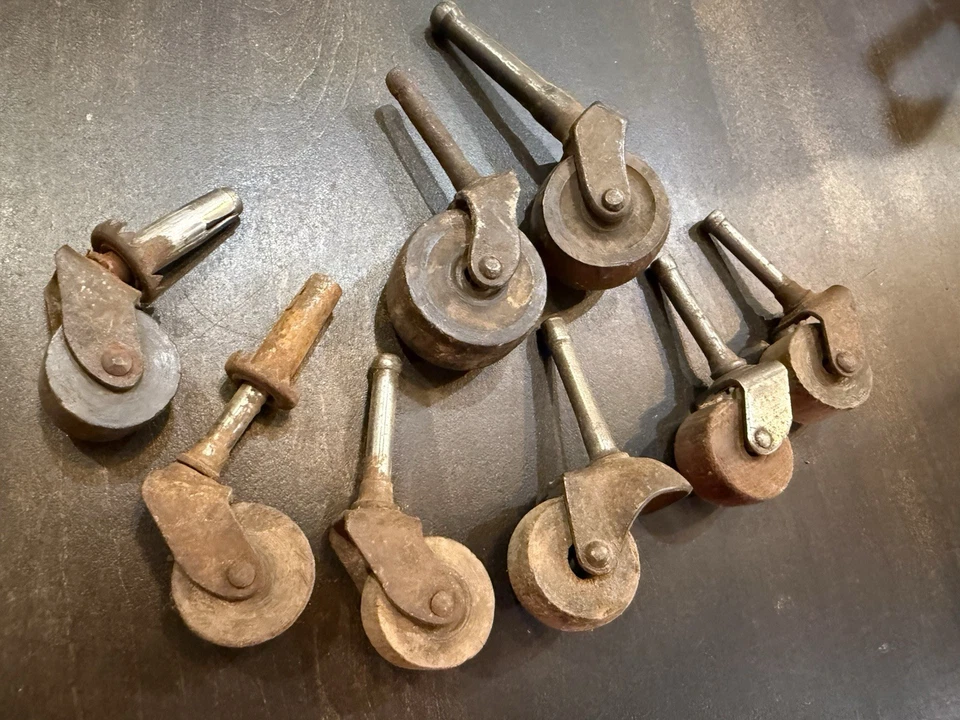 Lote De Colección De 8 Piezas Ruedas Giratorias Madera Gabinete Mesa Silla Vástago De Metal Foto 2 de 4