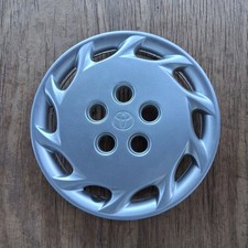 Toyota Camry Hubcap 1997-1999 14 Wheels 42621 Aa010 61083 Repainted Damaged Toyota Camry Hubcap 1997-1999 14 Wheels 42621 Aa010 61083 Repainted Damaged