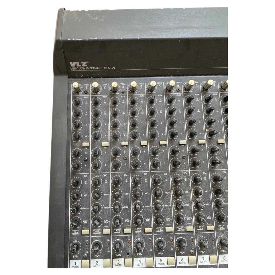 Mackie SR 32-4 32.4 VLZ 32-Channel 4 Bus Mixer Tested 4 Power Only Parts Repair - Image 4 of 4