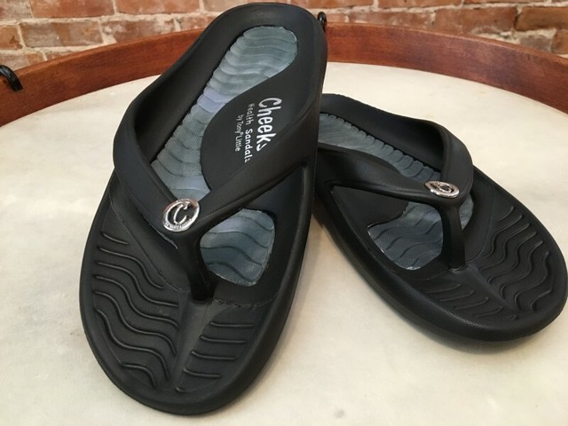 cheeks flip flops