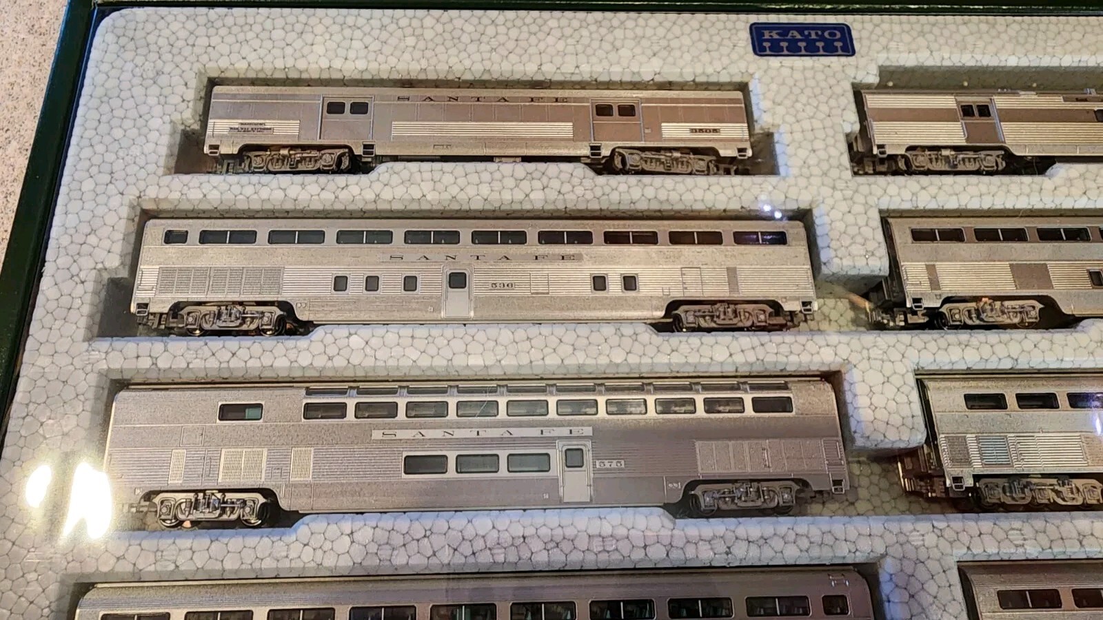 KATO 106084 AT & SF El Capitan 10 Car Set N Scale Passenger Train Set