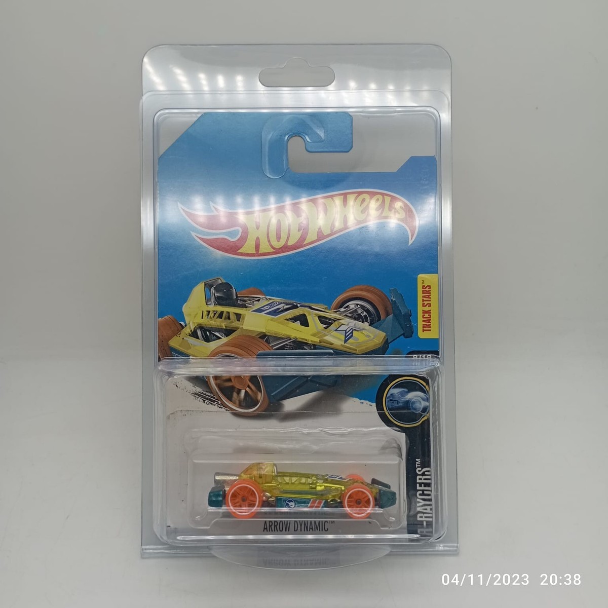 Hot Wheels 2017 X-Raycers Arrow Dynamic Treasure Hunt Car - Yellow & Turquoise 1:64 Scale