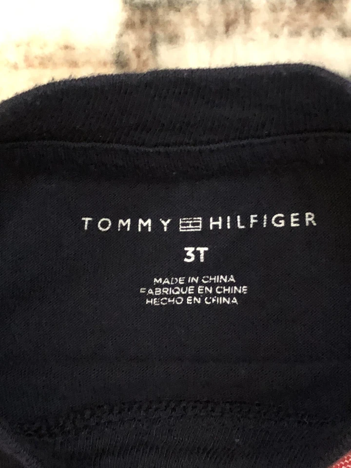 Camiseta Tommy Hilfiger manga curta 3T preta - Imagem 3 de 4