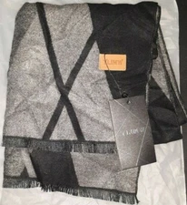 YLIMW MENS WINTER FASHION SCARF BLACK/GRAY 74" unsealed nip