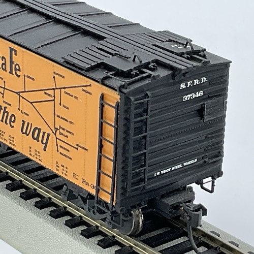 HO Athearn RTR 94514 ATSF “Super Chief” 50’ Ice Bunker Reefer #37346 “Early Map” - Picture 6 of 9