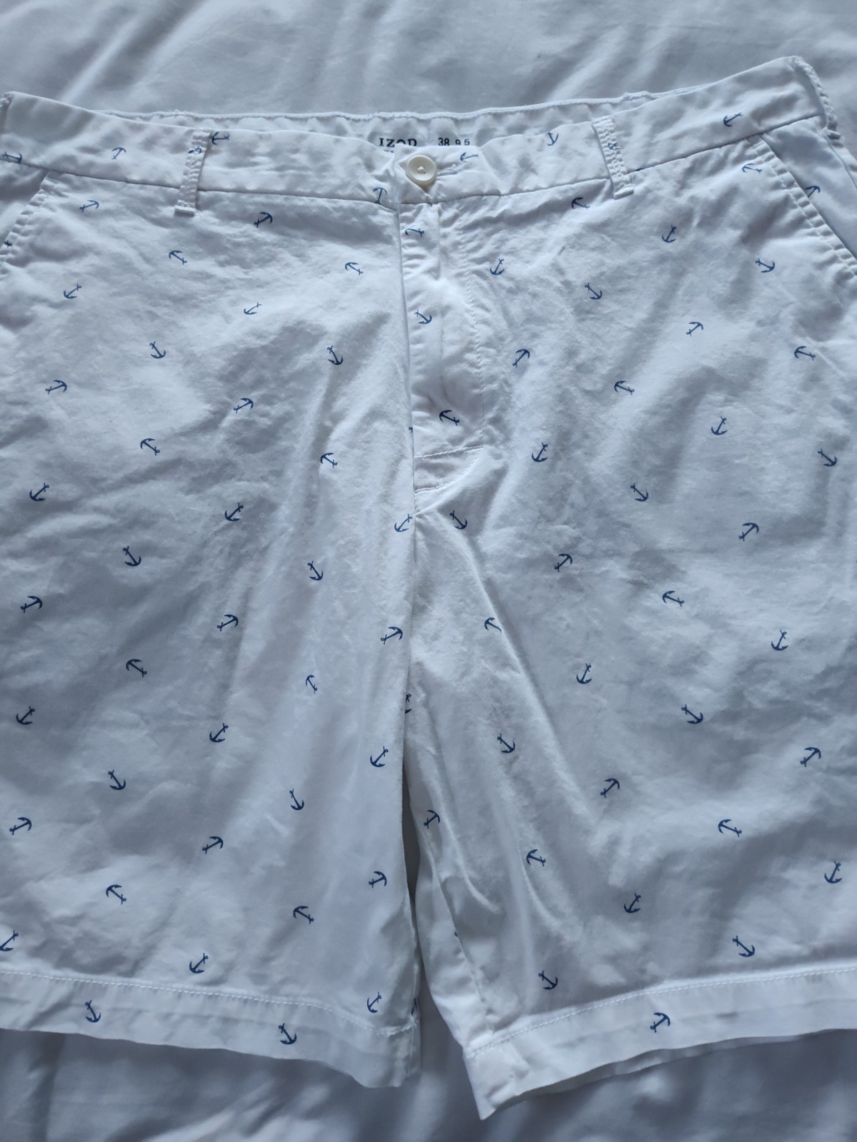 IZOD Men's Shorts. Size 38 Waist.  9.5