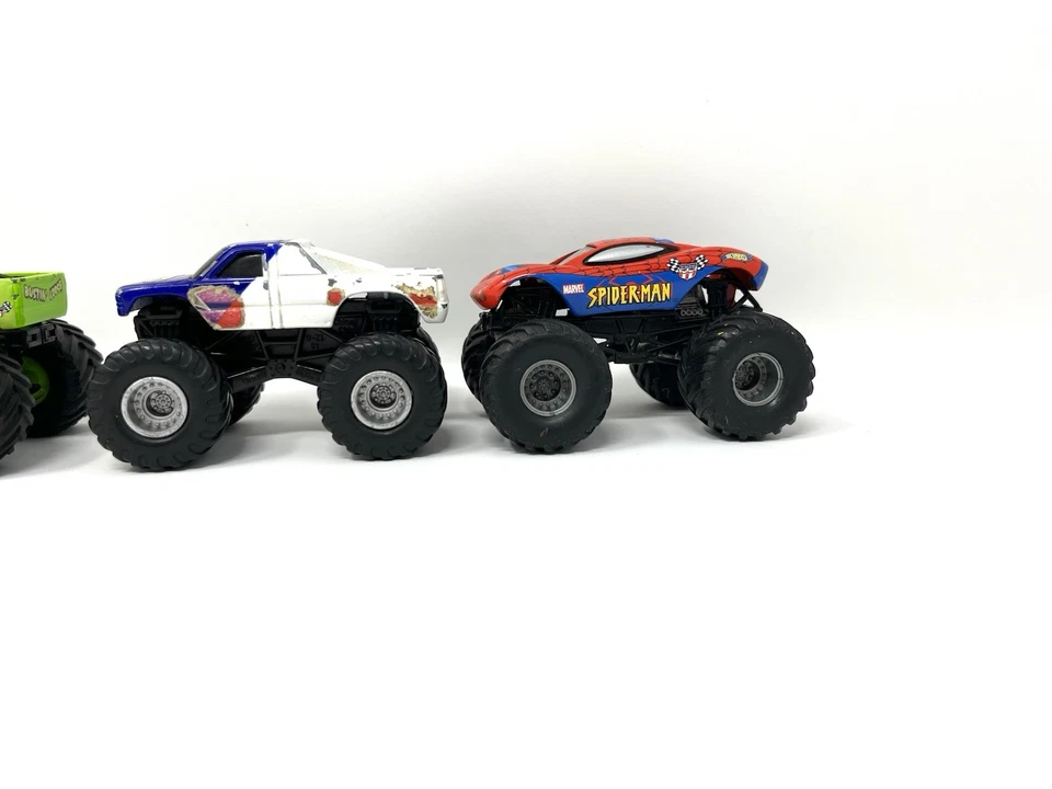 Lote de 4 Camiones Monster Jam Hot Wheels 1:64 Spiderman - Madusa - Bustin Sueltos Foto 3 de 4