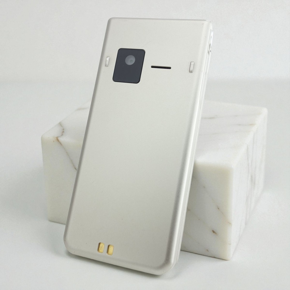 arrows F-41Cゴールド折りたたみ携帯電話本体 Arrows Keitai Basic F-41C Gold Unlocked Used Tested Working Flip