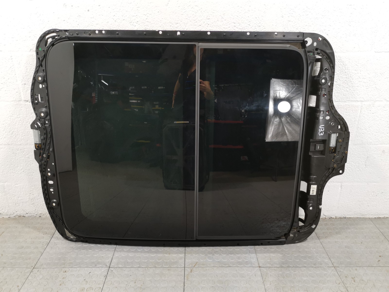 Maserati Levante 3.0L AWD Auto 2017 Panoramic SunRoof Window Glass Motor OEM