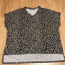 pixy + ivy animal print boxy Fit tee t shirt size medium short sleeve