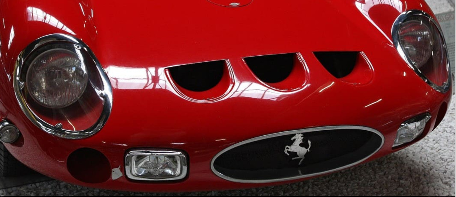 Ferrari Race Car w/Spoke Wheel Rims & V12 Engine/Metal Body LARGE1:12SCALE MODEL