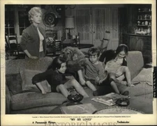 1963 Press Photo Actors starring in the movie "My Six Loves" - pix29108