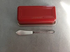 Le Creuset Cerise Red Ombre Stoneware Butter Dish &  1881 Rogers butter knife 