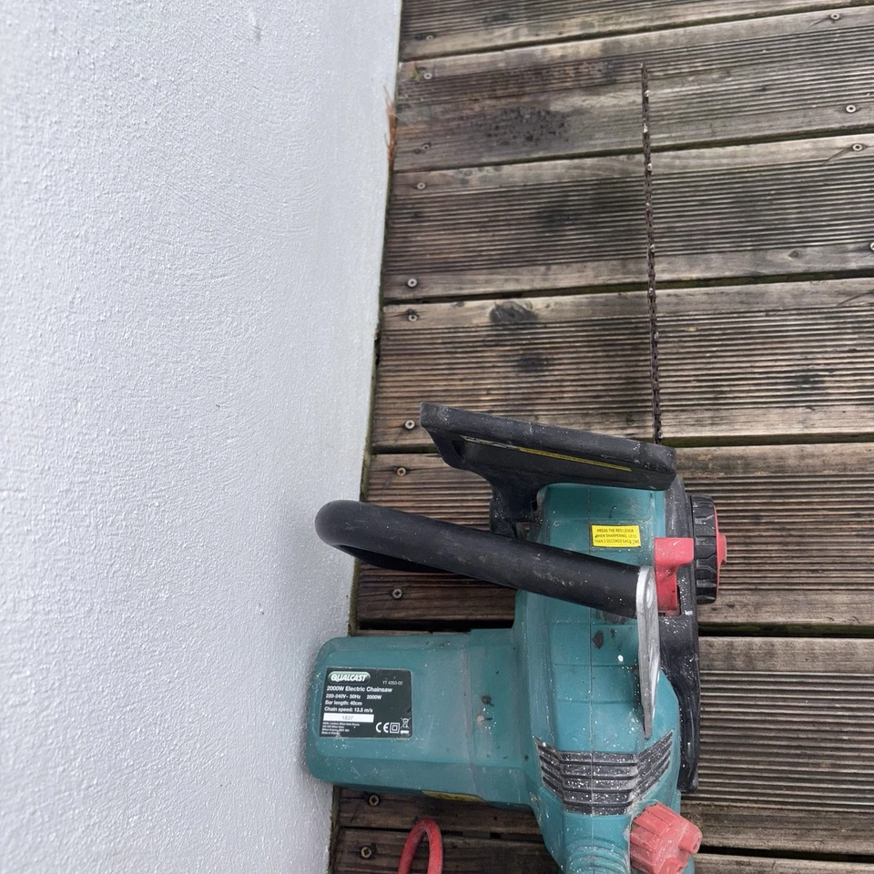 Qualcast YT 4353-02 Electric Chainsaw 40cm Cut 2000W Garden Chain Saw - Image 4 of 4