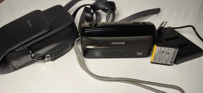 FUJIFILM FinePix REAL 3D W3 Camera Built-in Flash Tested Working - Image 1 of 4