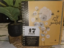 CREATIVE EXPERT 17 MONTH PLANNER"JUST BEE YOURSELF "AUG 2025-DEC 2026NEW🐝🐝🌻🌻