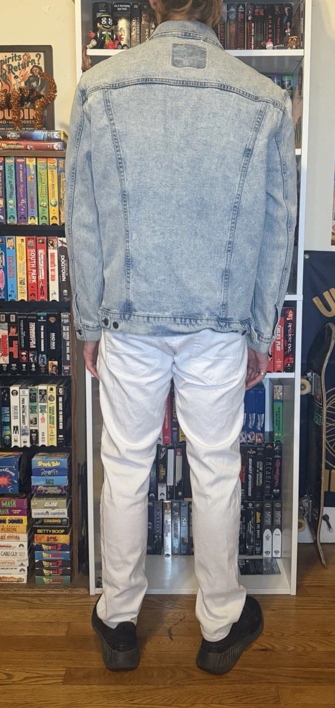 Lightwash Levi’s Denim Jacket W/ Devil Patch Size… - image 5