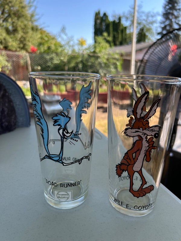 Set of 2 Pepsi Vintage 1973 Looney Tunes Glasses