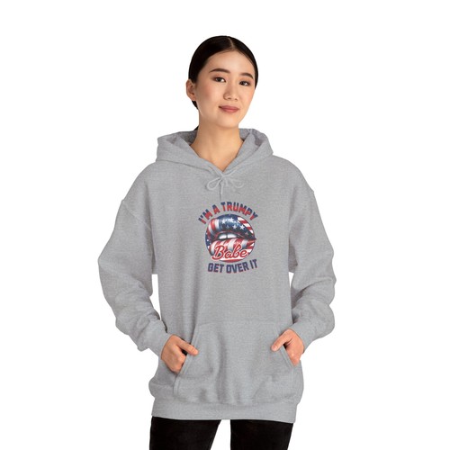 Trump Babe Unisex Heavy Blend™ Kapuzenpullover, Militärgeschenk, Trump Geschenk - Bild 9 von 20