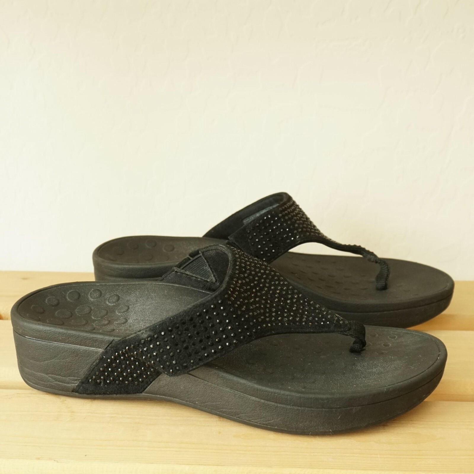 vionic embellished sandals