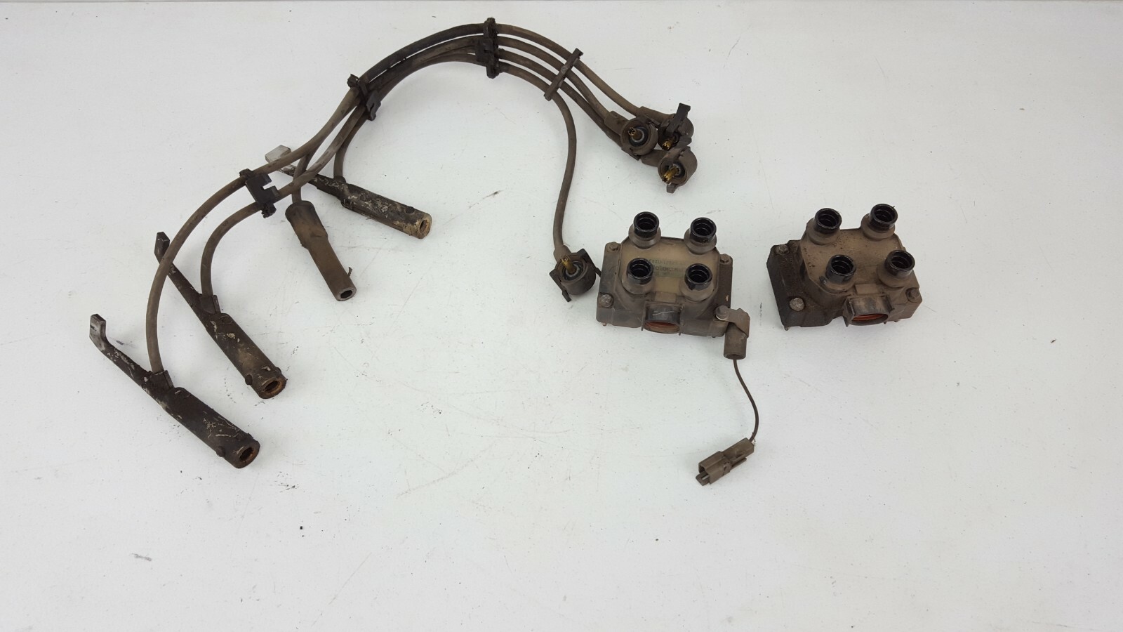 19952001 Mazda B2300 B2500 Pickup 2.3L 2 Ignition Coil pack with wires