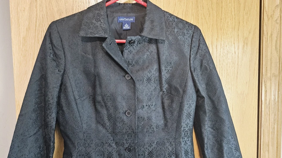 Ann Taylor Women's Patterned Black Silk Coat Sz 4 Knee Length Lined - Image 4 of 4