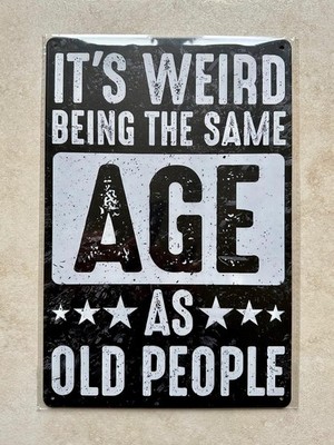 IT'S WEIRD BEING THE SAME AGE AS OLD PEOPLE METALLSCHILD MANN HÖHLE 20x30cm
