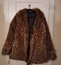 Women's Size L Faux Fur Leopard Print Jacket. Warm and Fashionable New w/o Tags