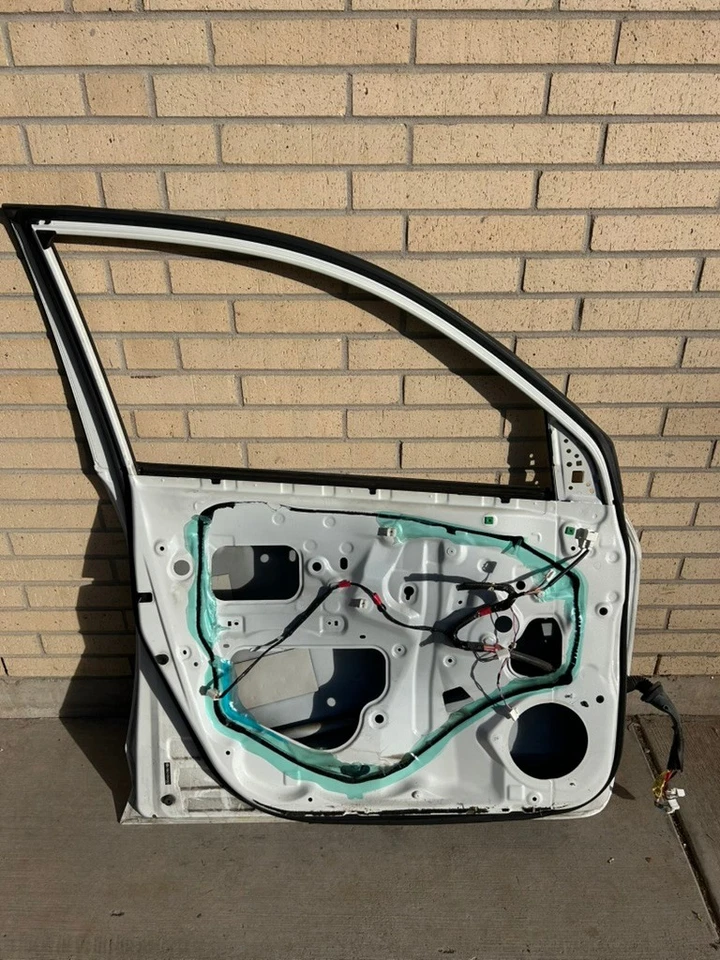 Carcasa de puerta delantera izquierda blanca Toyota RAV4 2006-2012  Foto 2 de 4