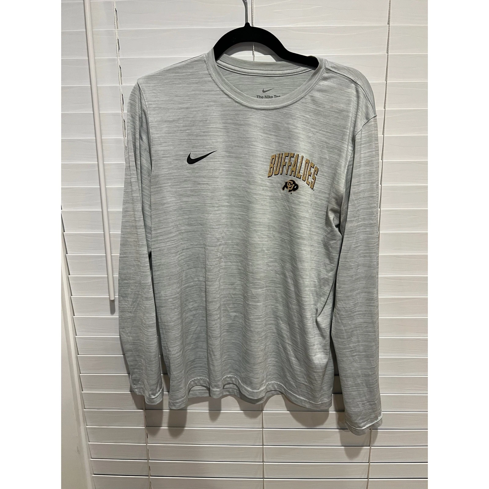 Nike Dri-Fit Long Sleeve T-Shirt Colorado Buffaloes Mens Gray Shirt - Size M