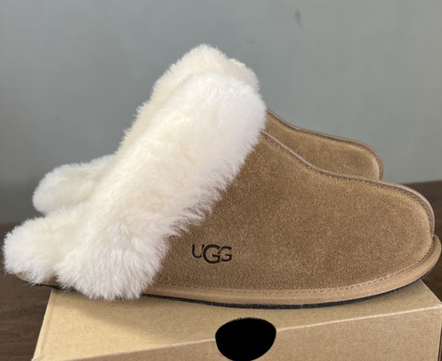 UGG SCUFFETTE II CHESTNUT WOMAN’S SLIPPERS SIZE 7 1106872/ (AUTHENTIC) BRAND NEW