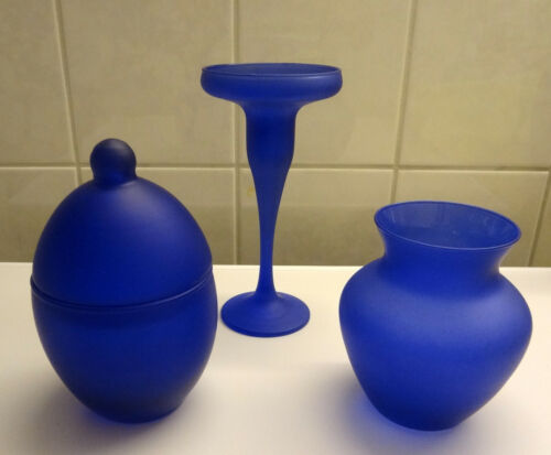 3 Teile aus durchgefärbtem Echtglas (Vase,Dose,Kerzenständer), sehr gute Erhaltu - Bild 1 von 7