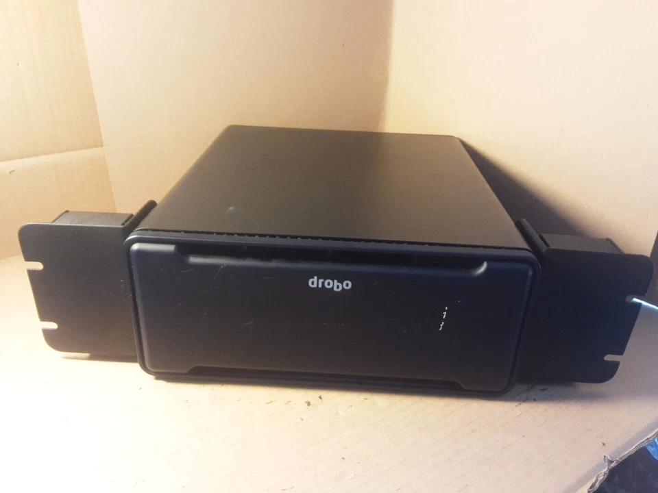 Drobo B800i 8-Bay iSCSI SAN storage System WITH RACKMOUNT EARS, NO HDD - Image 4 of 4