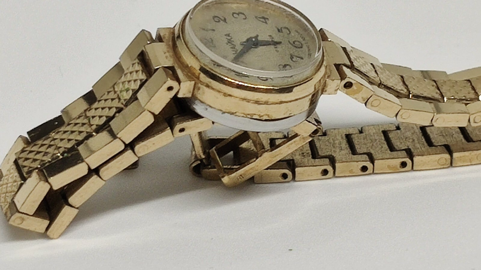 Mechanical female Soviet watch "Chayka" USSR vintage retro seagull.