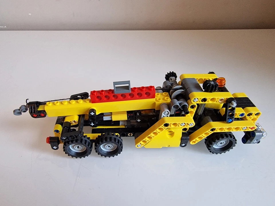LEGO Technic 8067 Mini Mobile Crane, photo 3 of 5