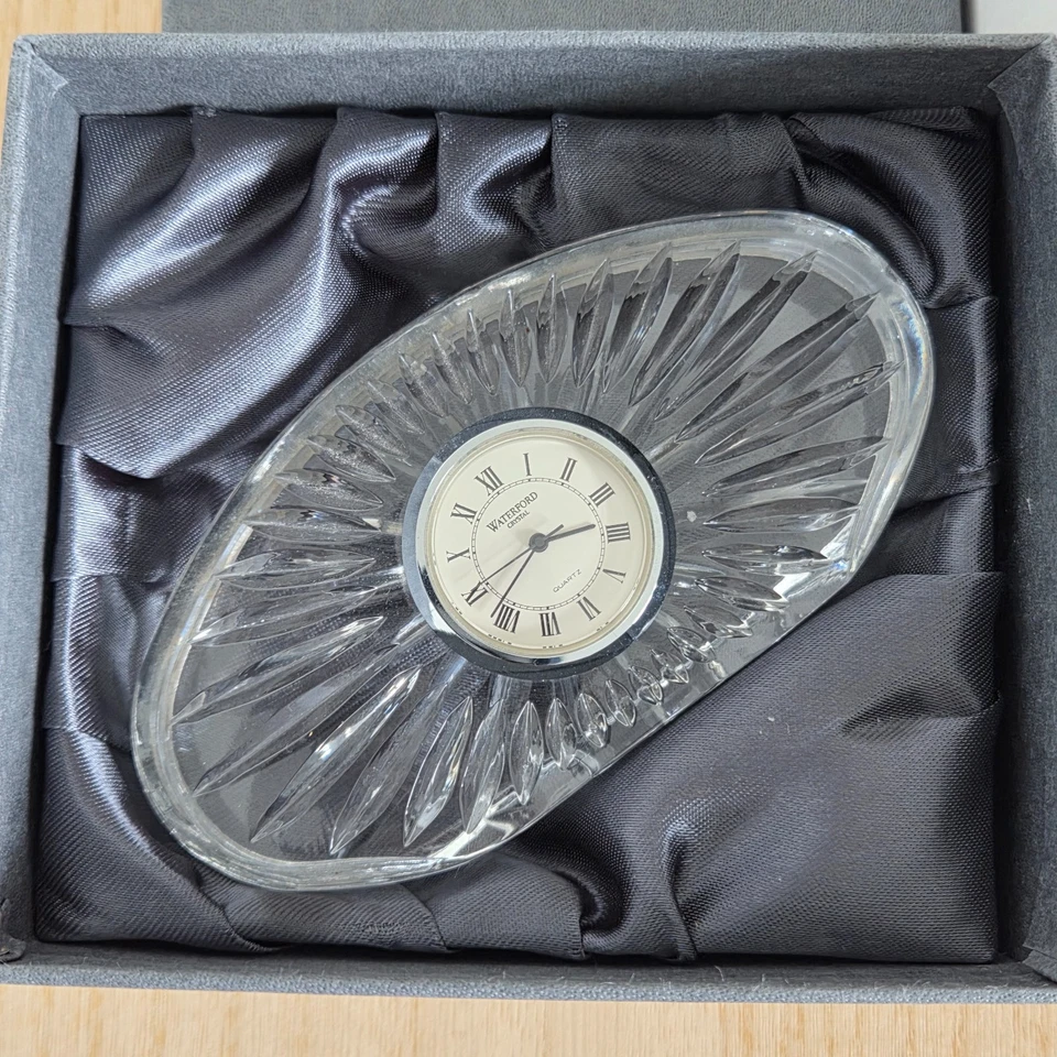RELOJ WATERFORD CRISTAL OVALADO CUARZO 4 3/4" L x 2 1/2" H x 1" D CAJA ORIGINAL NUEVO EN CAJA Foto 2 de 2